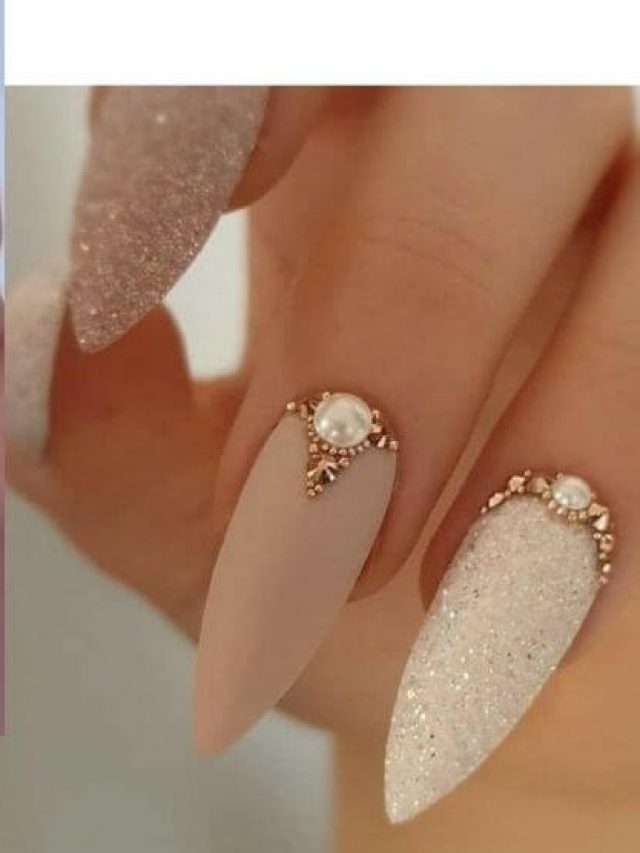 cropped unhas decoradas com joias