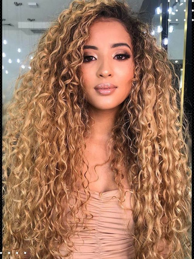Colore capelli caramello: guarda le 10 tonalità che ti ispireranno a tingere i capelli