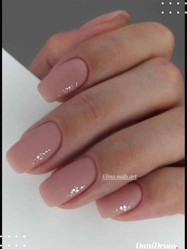 Nude Decorated Nails: Add elegance to your nails with these options