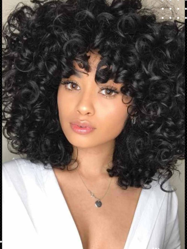 Capelli ricci neri – 10 acconciature semplici per te