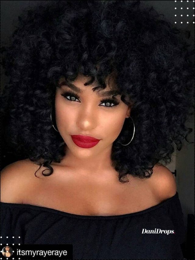 Pelo Rizado – El negro es el color de moda en los salones
