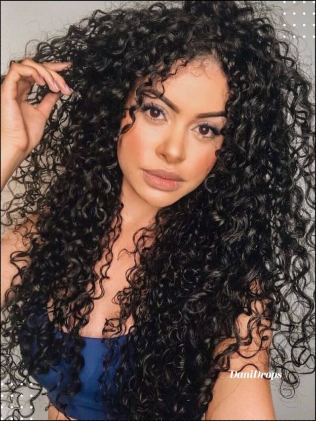 Cabello negro rizado – Mira 10 tendencias que transformarán tu look