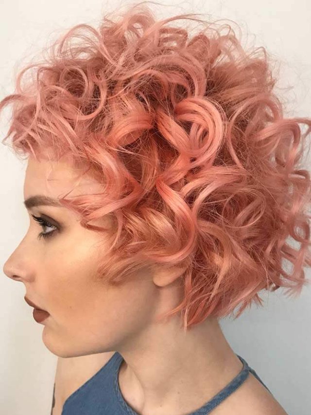 Cheveux courts bouclés 2023 : Choisissez votre coupe et transformez-vous !