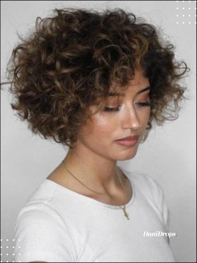 Capelli ricci corti 2023: trasformati in una dea con stile