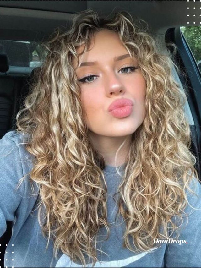 Blonde Curls – These women changed their look