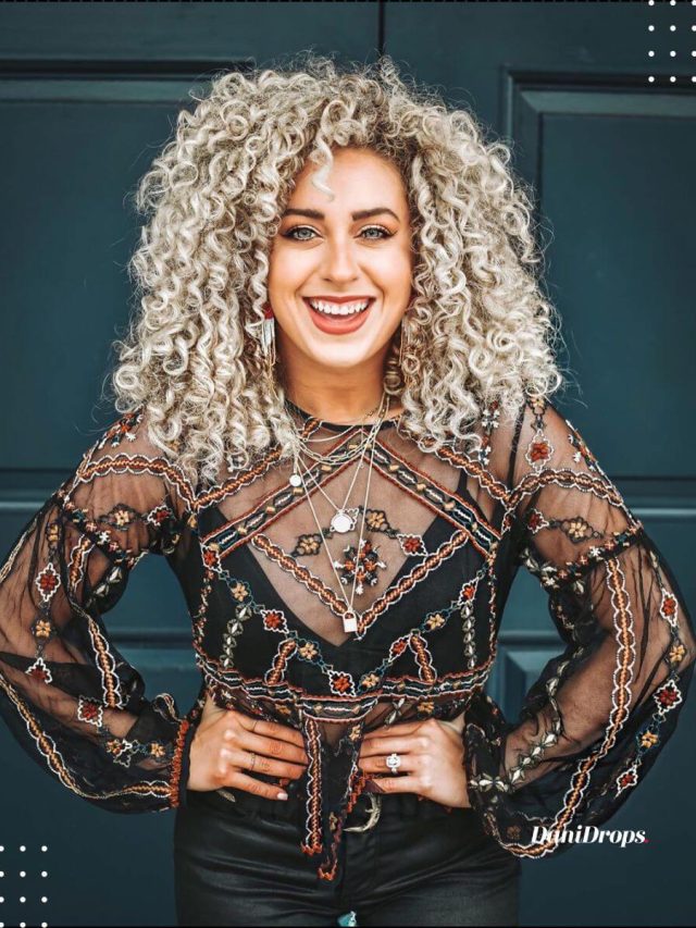 Curly Haircut – See why blonde is the most requested