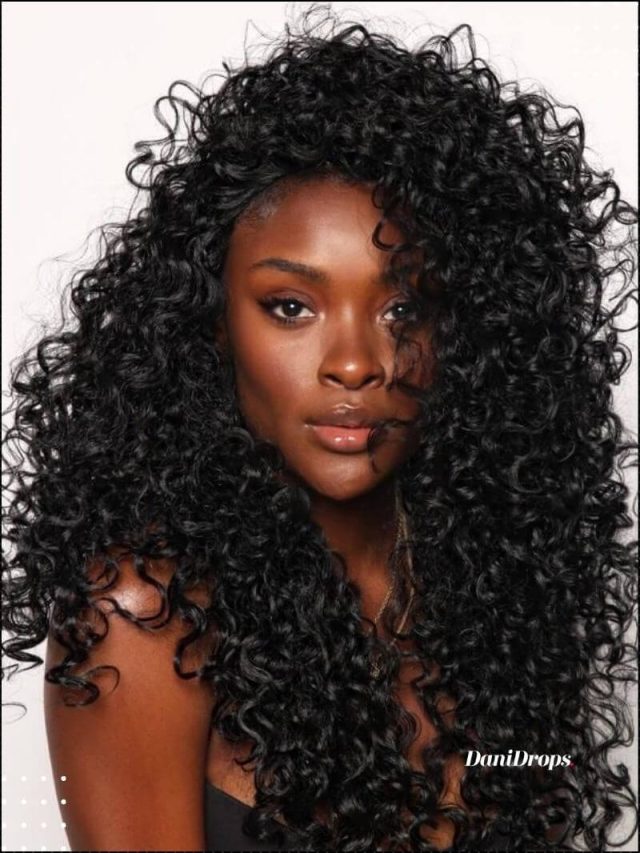 Capelli ricci lunghi 2023: ultime tendenze per un look moderno ed elegante