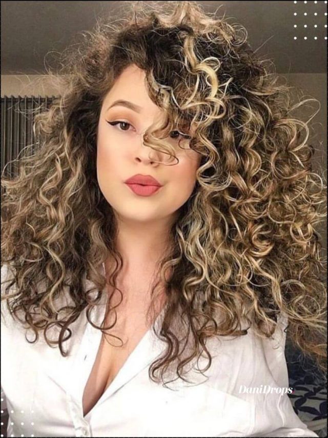 Long Curly – See 10 amazing trends