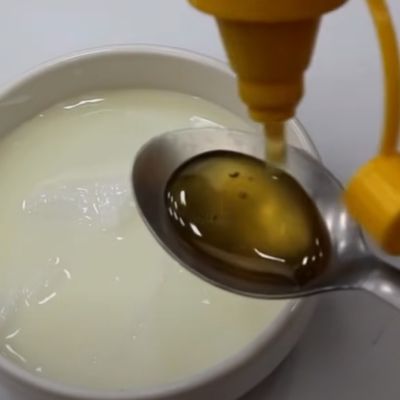 Comment hydrater les cheveux bouclés