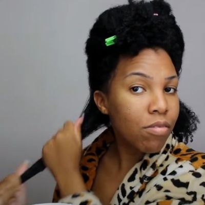 Comment hydrater les cheveux bouclés
