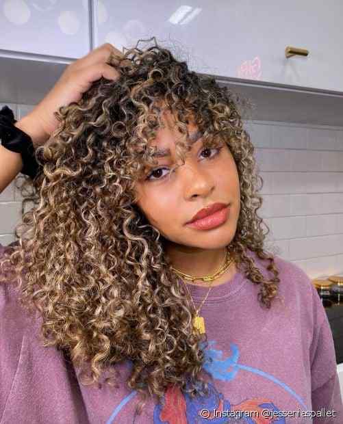 Illuminated Brown Curly Hair - Learn to value your curls