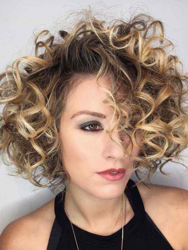 Curly Bob Hair: 10 Cuts for a Younger Look!