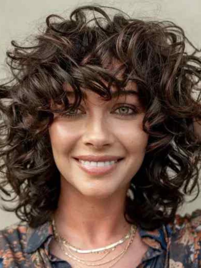 Cheveux fins bouclés 2023 : Guide définitif de la coupe parfaite !