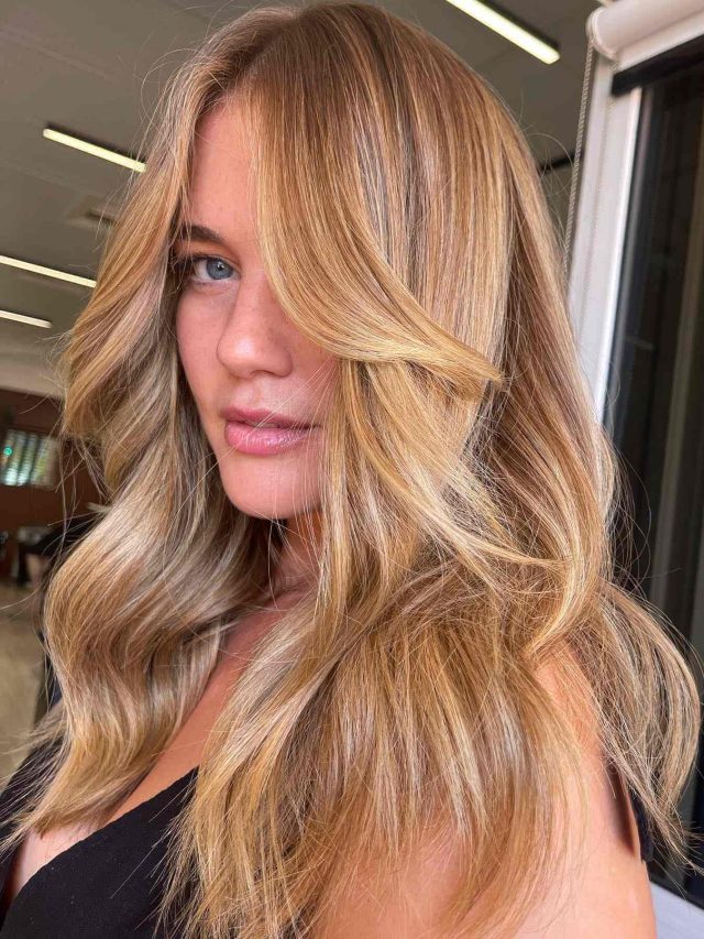 Capelli Biondo Dorato – Giovinezza e relax nel look femminile