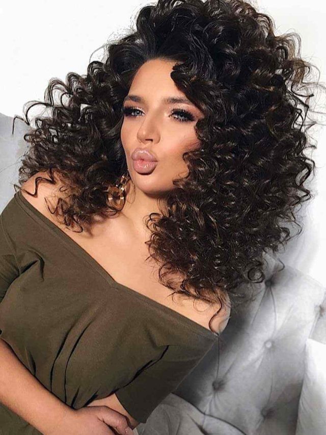 Peinado para Cabello Rizado – Tips para realzar tus rizos y rejuvenecer tu apariencia