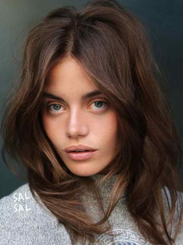 Capelli con Frangia a Tenda – Scopri lo stile che mette in risalto la tua bellezza