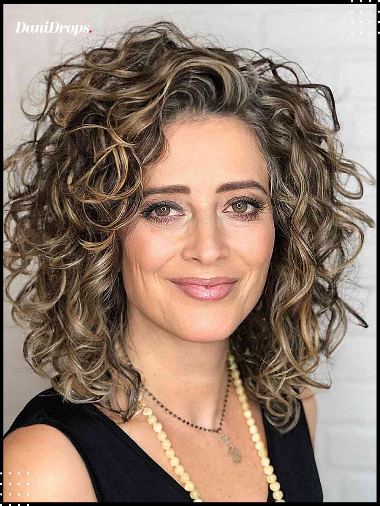 9 Ideal Medium Haircuts for Women over 40