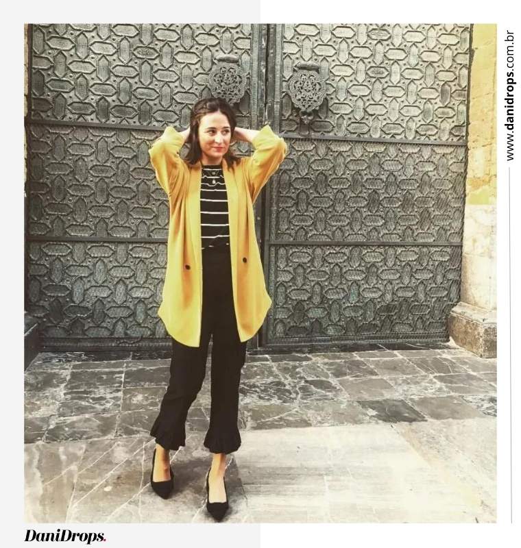 04 look con pantaloni neri e cappotto giallo look con pantaloni neri e cappotto giallo