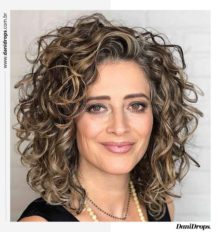 07 Rizos naturales resaltados con mechas Rizos naturales resaltados con mechas.