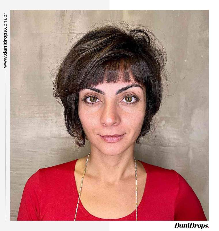 07 Corte de pelo bob en capas con flequillo recto Corte de pelo bob en capas con flequillo recto