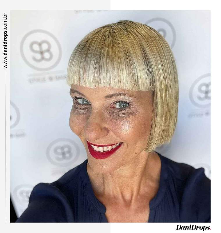 09 Corte estilo bob francés con flequillo recto Corte estilo bob francés con flequillo recto
