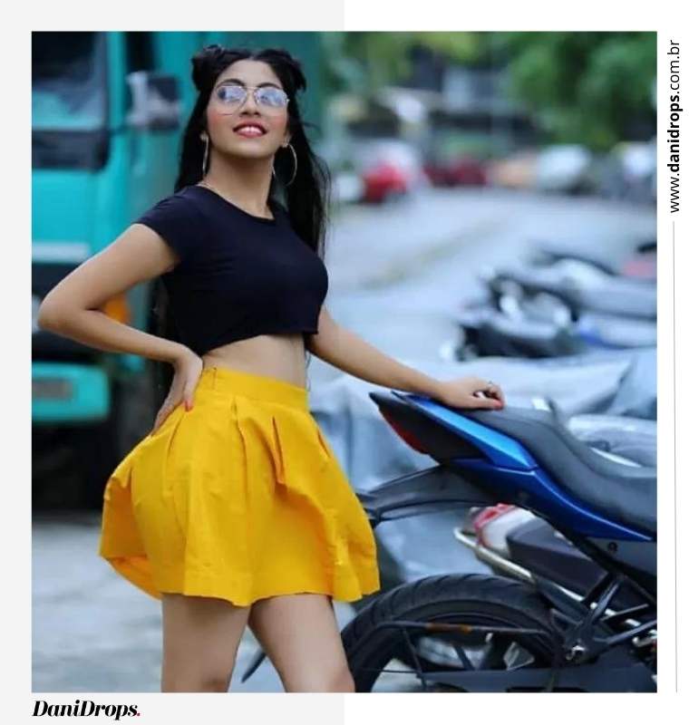 10 Crop top e gonna look perfetti per una serata fuori Top corto e gonna perfetti per una serata fuori