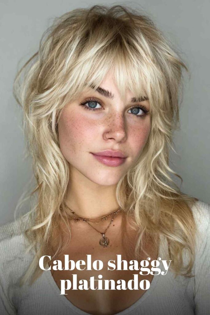 Cabelo shaggy platinado