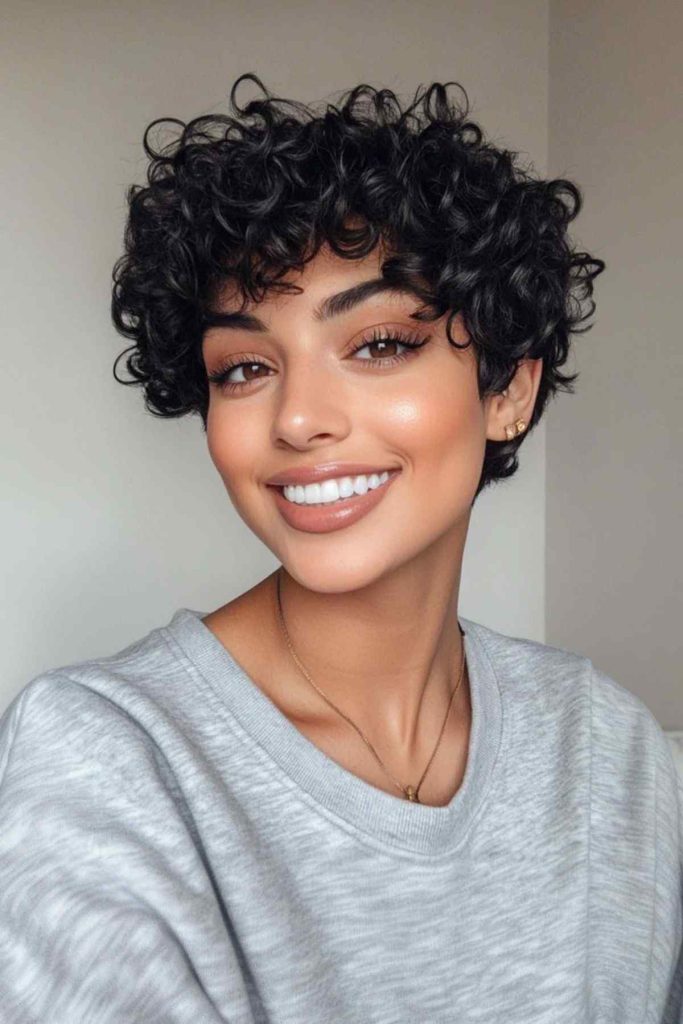Taglio di capelli riccio Pixie Cut 23 Taglio di capelli riccio Pixie Cut
