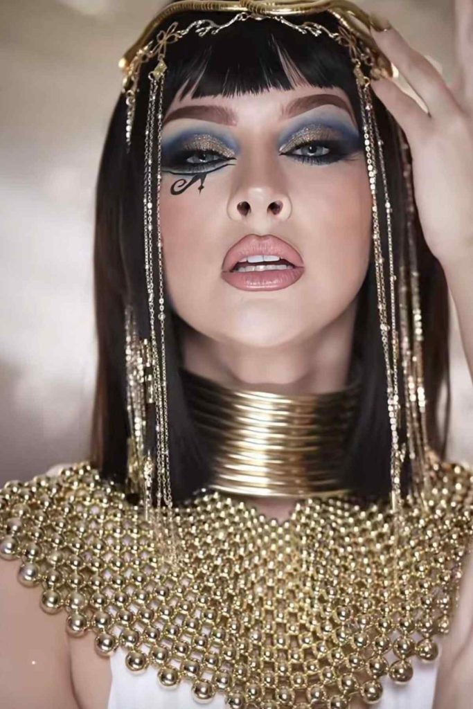 Il trucco di Halloween di Cleopatra Il trucco di Halloween di Cleopatra