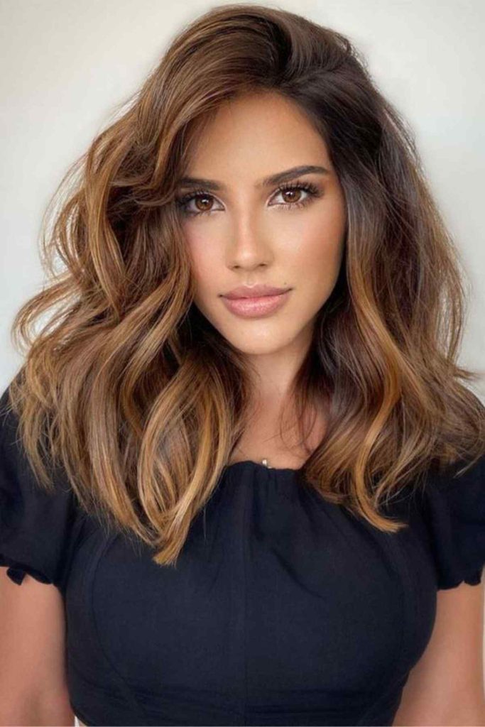 Corte de Cabelo Medio com o tom Morena Iluminada Corte de Cabelo Médio com o tom Morena Iluminada